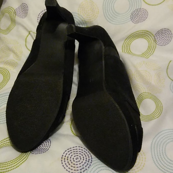 Heels - Picture 4 of 4